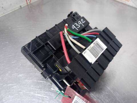 Foto 2ª: Caja Reles Fusibles Peugeot 307 SW XSI 109CV 80KW [9HZ] (2006)