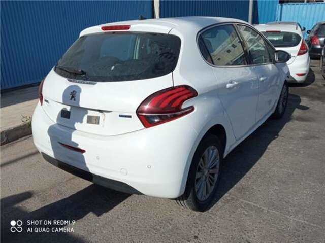 Foto 2ª: Deposito Limpiaparabrisas Peugeot 208 1.2 ALLURE [1.2 LTR. - 81 KW 12V E-THP - PURETECH] [HNZ-HN01]