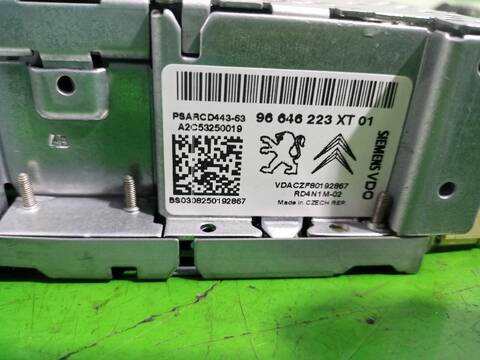 Foto 3ª: Sistema Audio Radio CD Citroen C4 EXCLUSIVE AUT. 109CV [9HZDV6TED4] (2006)