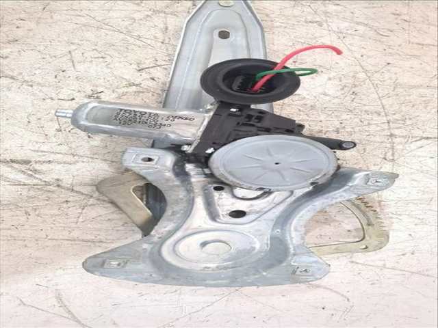 Foto 2ª: Elevalunas Manual Trasero Derecho Toyota Auris 1.6 ZRE151_) 124CV [1ZR-FE] (2006)