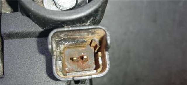 Foto 3ª: Alternador Citroen C Crosser 2.2 EXCLUSIVE [2.2 LTR. - 115 KW HDI FAP] [4HN (DW12MTED4)]