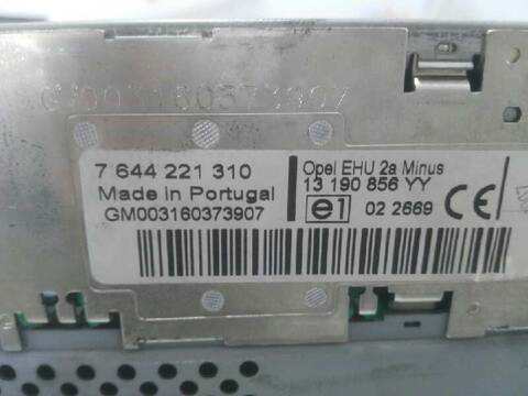 Foto 4ª: Sistema Audio Radio CD Opel Zafira COSMO 120CV 88KW [Z19DT] (2006)