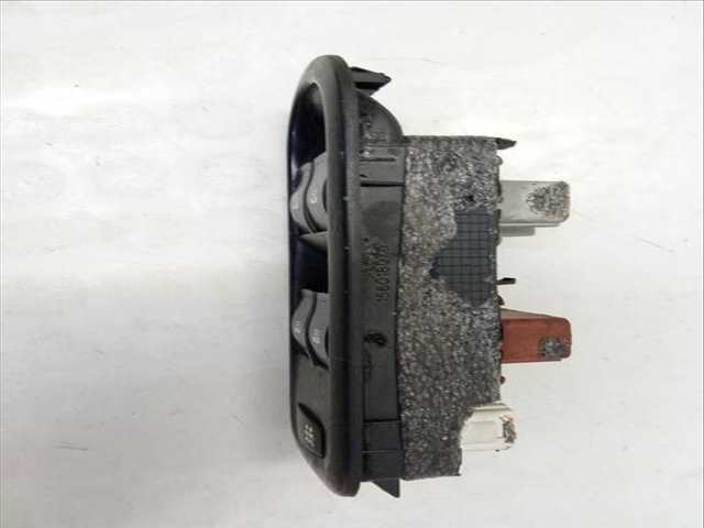 Foto 4ª: Botonera Elevalunas Renault Megane 1.9 DCI BM0G CM0G) 120CV 88KW II BM0/1_ CM0/1_) [F9Q 800] (2003)
