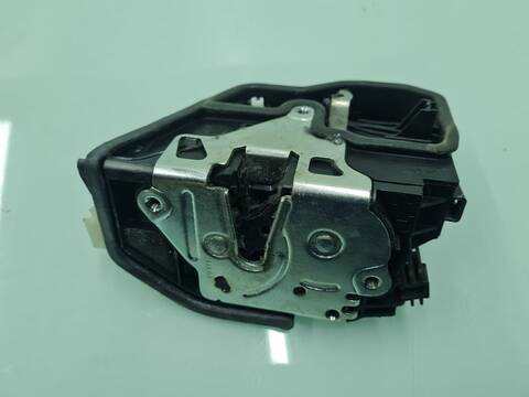 Foto 3ª: Cerradura Puerta Delantera Izquierda Bmw Serie 3 315 318D 143CV 105KW [N47D20C] (2015)