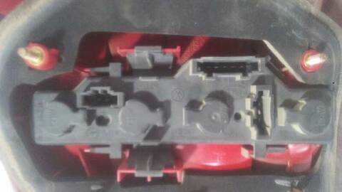 Foto 3ª: Piloto Portón Derecho Volkswagen Polo BERLINA 68CV 50KW (1999)