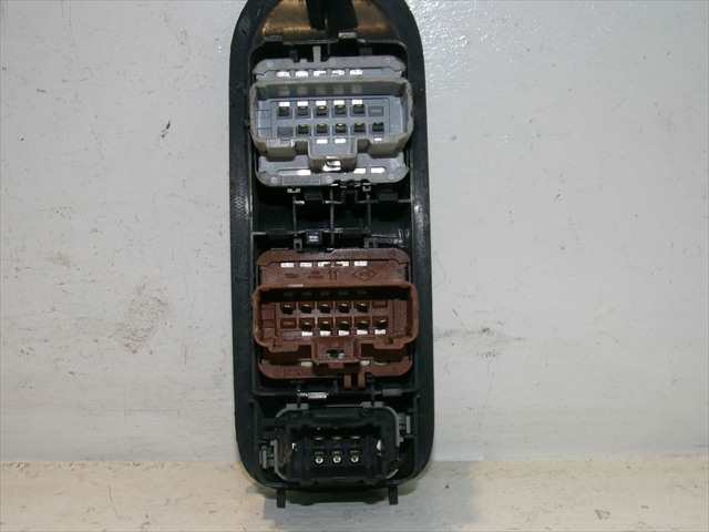 Foto 4ª: Botonera Elevalunas Renault Megane 1.5 DCI 2002-2008 [K9KD7] (2002)