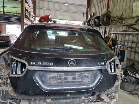 Portón Mercedes Clase G 230 GLA 200 CDI - D 156.908) 136CV 100KW