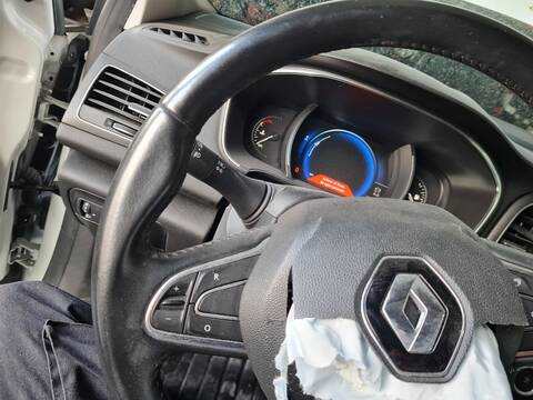 Foto 3ª: Volante Renault Megane EXPERIENCE BERLINA 132CV 97KW IV BERLINA 5P [HF5 408] (2017)