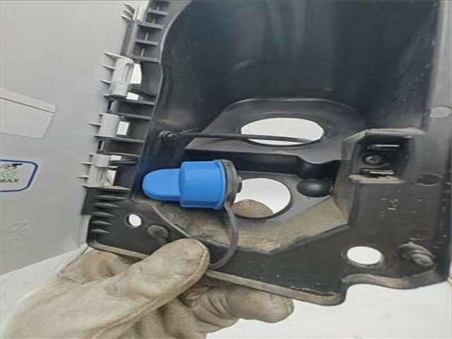 Foto 2ª: Tapa Exterior Combustible Fiat Ducato 2.2 140 L2 PRITSCHE RS 3450 MM [2.2 LTR. - 103 KW TURBODIESEL MULTIJET]