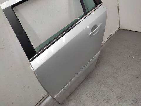 Foto 3ª: Puerta Trasera Izquierda Opel Astra 1.9 CDTI L35) 120CV 88KW [Z19DT] (2005)