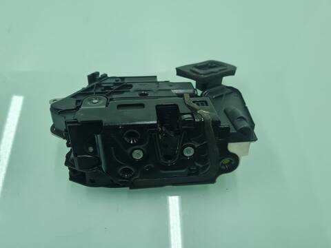 Foto 3ª: Cerradura Puerta Delantera Derecha Volkswagen Golf 1.6 TDI DPF 105CV 77KW [CAY] (2010)