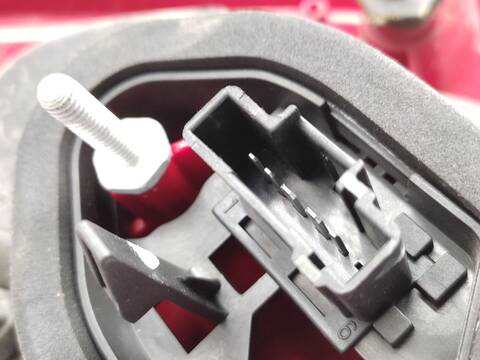 Foto 3ª: Piloto Trasero Derecho Peugeot 208 1.2 VTI 82 82CV 60KW [HM01] (2013)