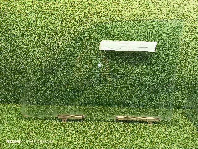 Foto 3ª: Luna Delantera Derecha Mitsubishi L200 2.5 D 4P CAJA ABIERTA [4D56] (1999)