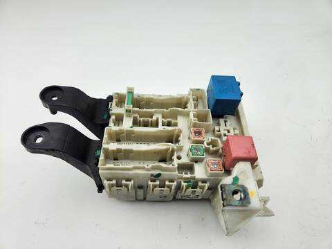 Foto 3ª: Caja Reles Fusibles Toyota Avensis ACTIVE 150CV 110KW [2ADFHV] (2009)