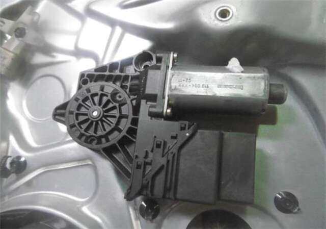 Elevalunas Eléctrico Trasero Derecho Volkswagen Passat 2.5 TDI V6
