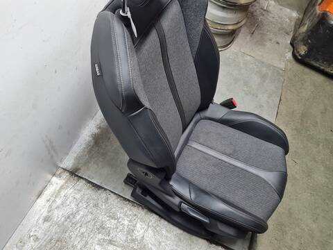 Foto 4ª: Asiento Delantero Derecho Peugeot 3008 GT LINE 131CV 96KW [YH01] (2018)
