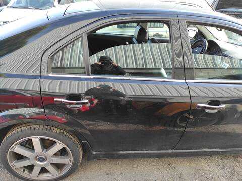 Puerta Trasera Derecha Ford Mondeo N7BA BERLINA