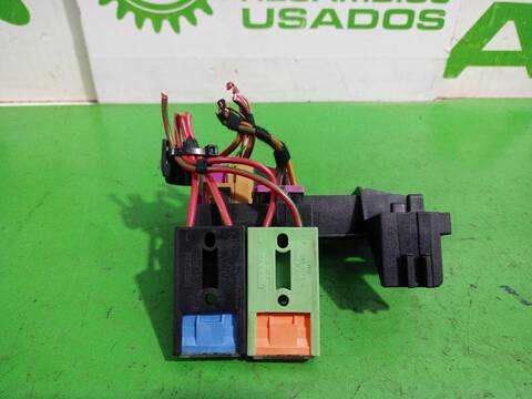 Foto 3ª: Caja Reles Fusibles Audi A4 2.5 TDI 120KW) 163CV (2000)