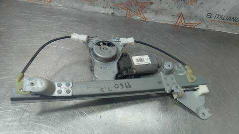 Foto 2ª: Elevalunas Manual Trasero Derecho Nissan Qashqai TEKNA PREMIUM 110CV 81KW [K9K430] (2011)