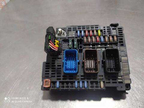 Foto 2ª: Caja Reles Fusibles Peugeot 308 ACCESS 115CV 85KW [9H05] (2014)