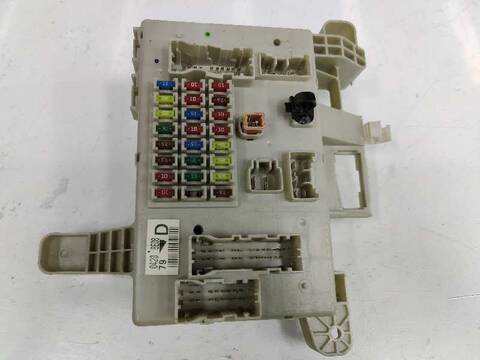 Foto 3ª: Caja Reles Fusibles Toyota Land Cruiser 3.0 TD 163CV AUT. [1KDFTV] (2002)