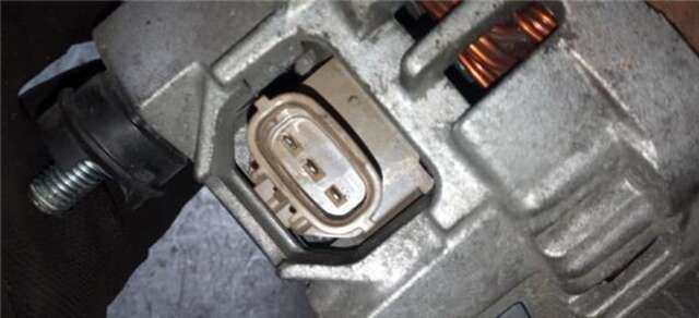 Foto 3ª: Alternador Mazda 6 2.2 DE 180CV SPORTIVE [2.2 LTR. - 132 KW TURBODIESEL CAT] [R2]