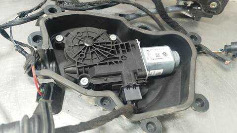 Foto 3ª: Elevalunas Manual Trasero Izquierdo Seat Ibiza STYLANCE - STYLE 105CV 77KW [CBZ] (2013)