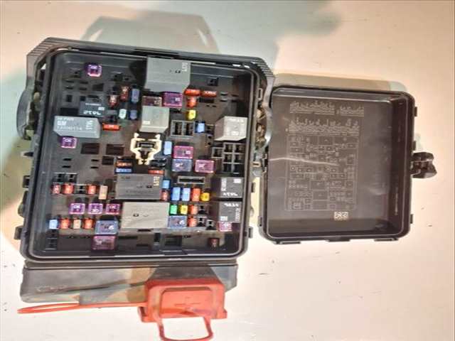 Foto 3ª: Caja Reles Fusibles Opel Insignia B20DTH (2017)