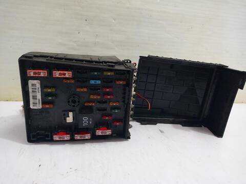 Foto 3ª: Caja Reles Fusibles Volkswagen Passat INDIVIDUAL 140CV (2005)