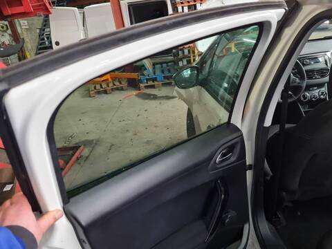 Elevalunas Manual Trasero Izquierdo Peugeot 208 BUSINESS LINE 68CV 50KW