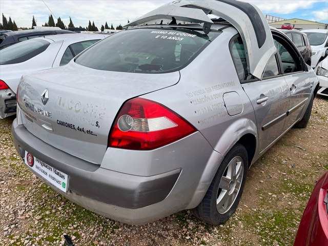 Foto 3ª: Paragolpes Trasero Renault Megane 1.5 DCI 100cv [K9K728] (2004)