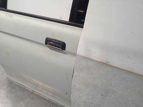 Foto 3ª: Puerta Trasera Izquierda Mitsubishi L200 2500 TD GLX 4-PTAS.) 116CV 85KW [4D56] (2005)