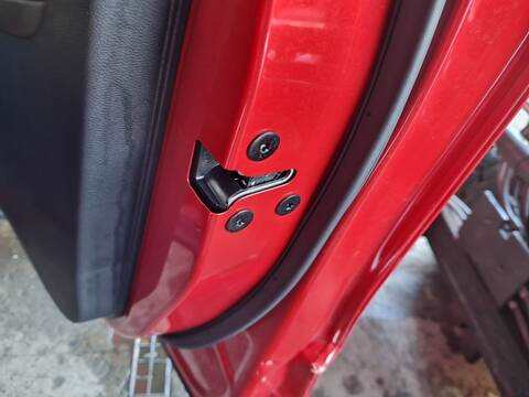 Cerradura Puerta Delantera Derecha Mg ZS LUXURY 111CV 82KW