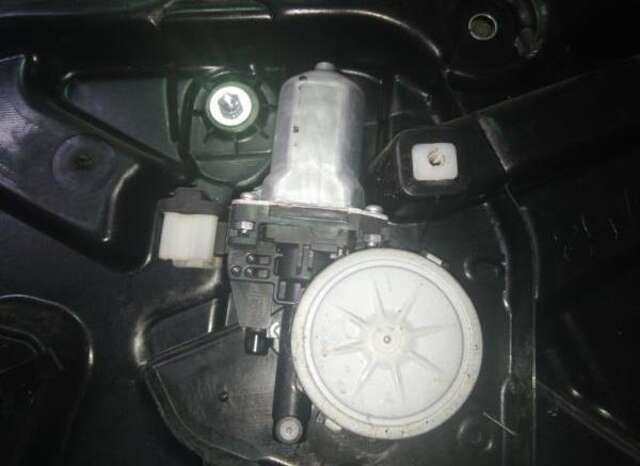 Foto 2ª: Elevalunas Eléctrico Delantero Derecho Nissan X-Trail 2.0 DCI (T31)(03.2007-_) [M9R]