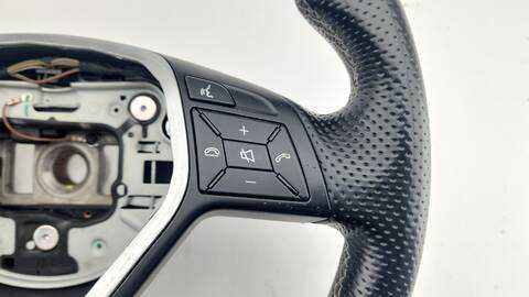Foto 4ª: Volante Mercedes Clase G 230 GLA 200 CDI - D 156.908) 136CV 100KW (2018)