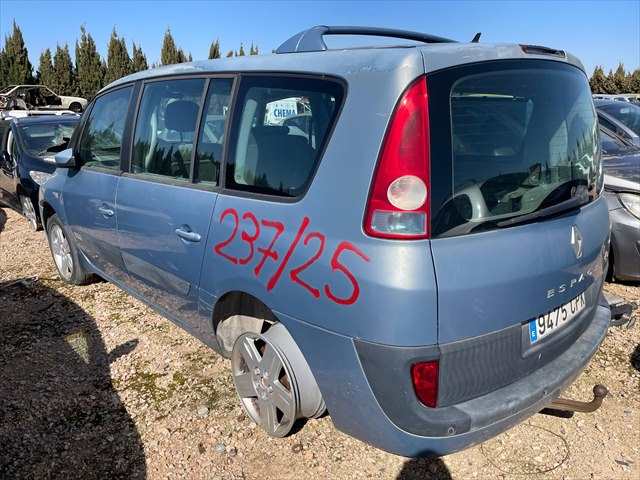 Foto 2ª: Paragolpes Trasero Renault Espace 2.2 D 150cv [G9TJ7] (2003)