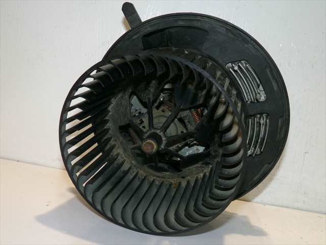 Foto 2ª: Ventilador de Calefacción Bmw Serie 1 120 2.0 D E82 COUPE 2007-2013 [N47D20C] (2009)