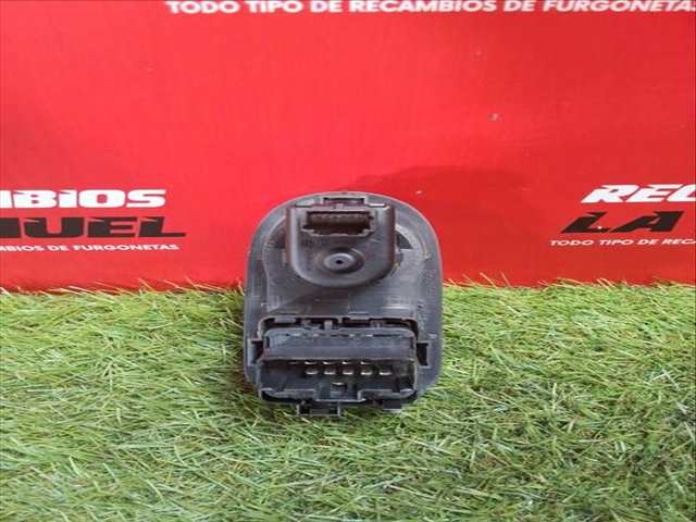 Foto 2ª: Botonera Elevalunas Renault Master 2.3 DCI 125 FWD FV0C FV0D FV0G FV0H FV0J FV0K) 125CV 92KW FURGONETA [M9T 670,M9T 672,M9T 676,M9T 678,M9T 680,M9T 870,M9] (2013)