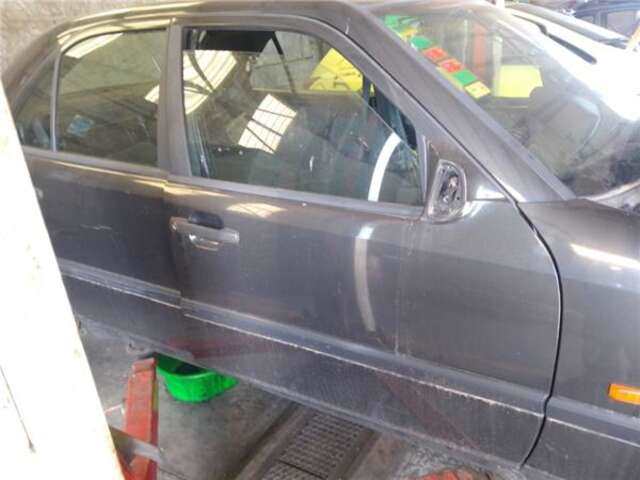 Foto 2ª: Puerta Delantera Derecha Mercedes Clase C 160 2.8 280 (202.028) [2.8 LTR. - 142 KW 24V CAT] [M 104.941]