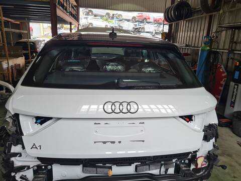 Portón Audi A1 ADVANCE 95CV