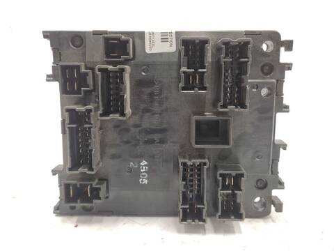 Foto 3ª: Caja Reles Fusibles Nissan Patrol 3.0 DTI 160CV 118KW [ZD30] (2004)