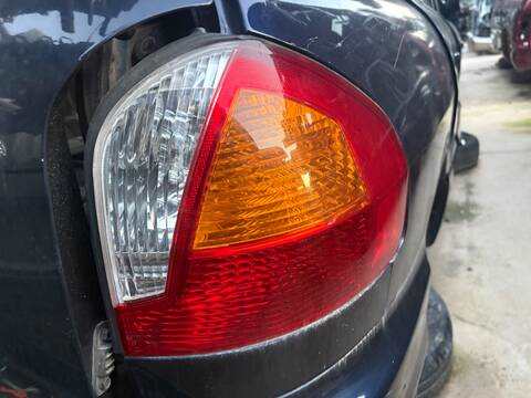 Foto 3ª: Piloto Trasero Derecho Hyundai Santa Fe VERSION INDEFINIDA (2003)