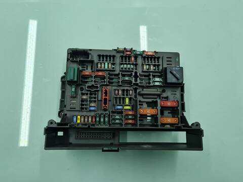 Foto 3ª: Caja Reles Fusibles Bmw Serie 3 315 320D BERLINA 177CV 130KW [N47D20A] (2007)