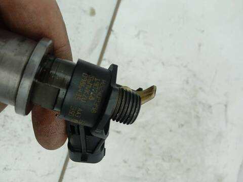 Foto 3ª: Inyectores Nissan X-Trail 2.0 DCI TD CAT 150CV 110KW T31) [M9R832] (2008)