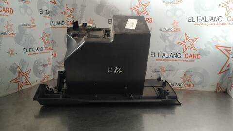 Foto 4ª: Guantera Nissan Qashqai TEKNA PREMIUM 131CV 96KW [R9MA405] (2012)