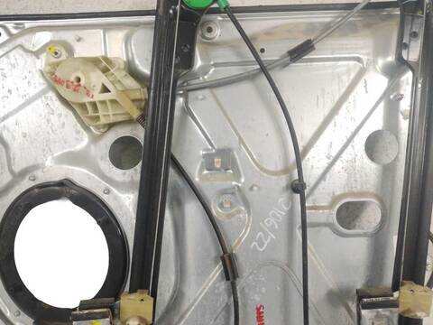 Foto 3ª: Elevalunas Manual Trasero Derecho Volkswagen Multivan 2.5 TDI (2003)