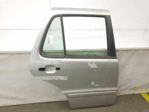 Foto 3ª: Puerta Trasera Derecha Mercedes Clase ML 270 2.7 CDI 20V 163CV CLASE M) [OM612963] (1997)
