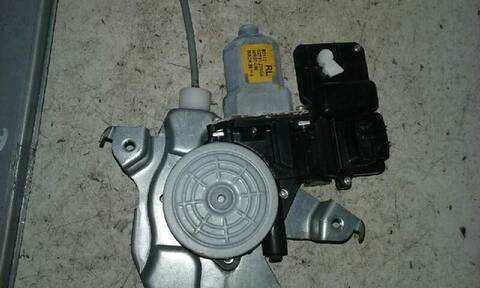 Foto 2ª: Elevalunas Manual Trasero Izquierdo Renault Koleos DYNAMIQUE PACK2 173CV 127KW [M9R830] (2009)