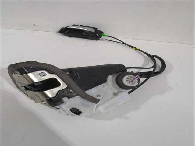 Foto 3ª: Cerradura Puerta Trasera Izquierda Toyota Yaris ACTIVE 112CV [2NRFKE] (2017)