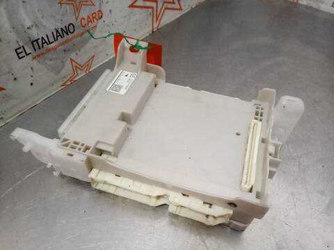 Foto 3ª: Caja Reles Fusibles Toyota Yaris HYBRID ACTIVE 101CV 74KW [1NZ] (2019)